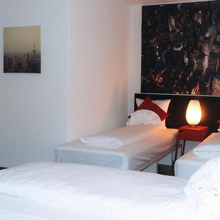 Inside Five Aparthotel Zurich Bilik gambar
